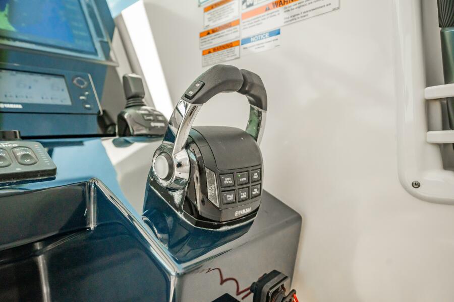 32' 2017 Pursuit DC 325