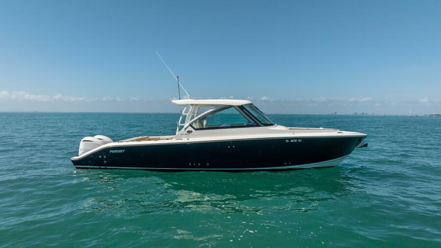 32' 2017 Pursuit DC 325