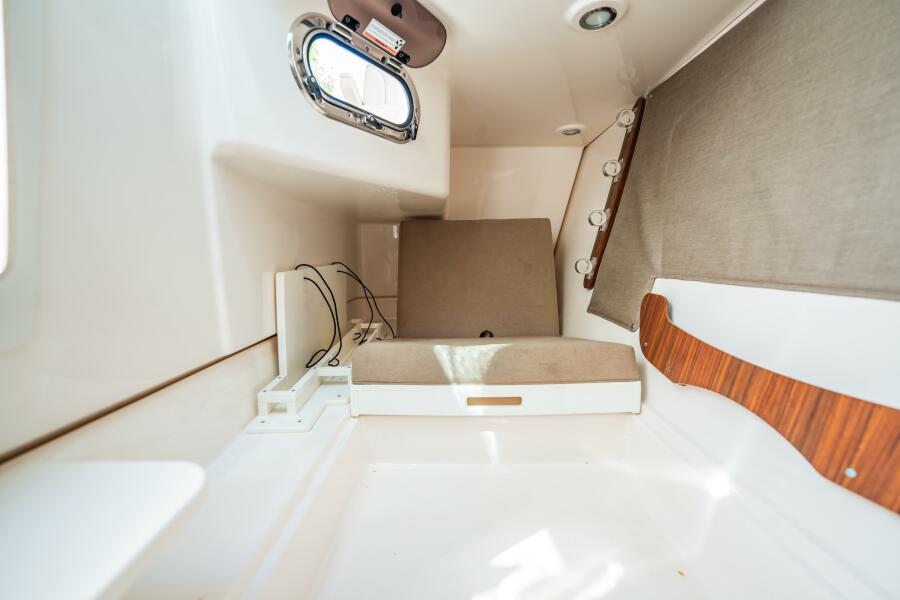 32' 2017 Pursuit DC 325