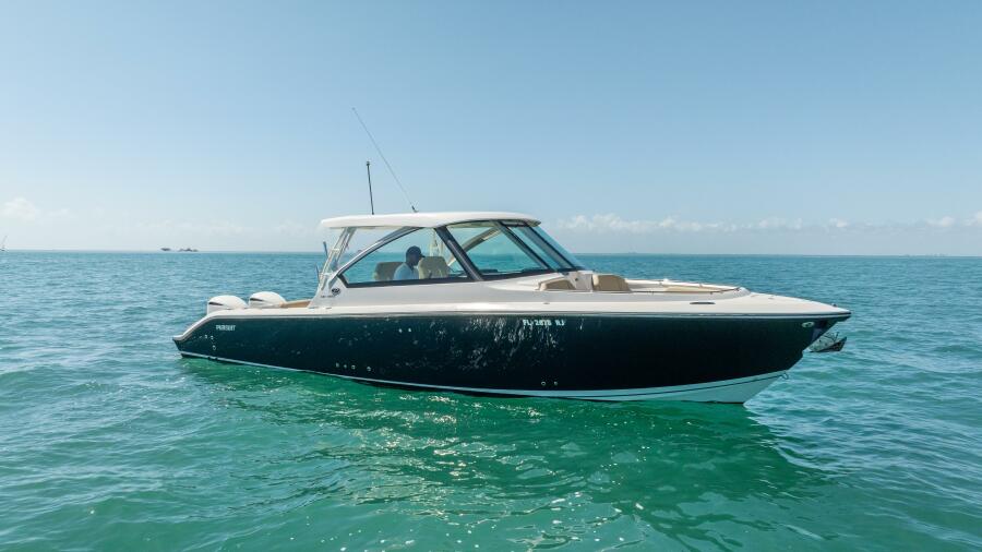 32' 2017 Pursuit DC 325