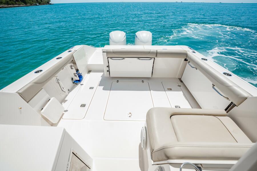 32' 2017 Pursuit DC 325