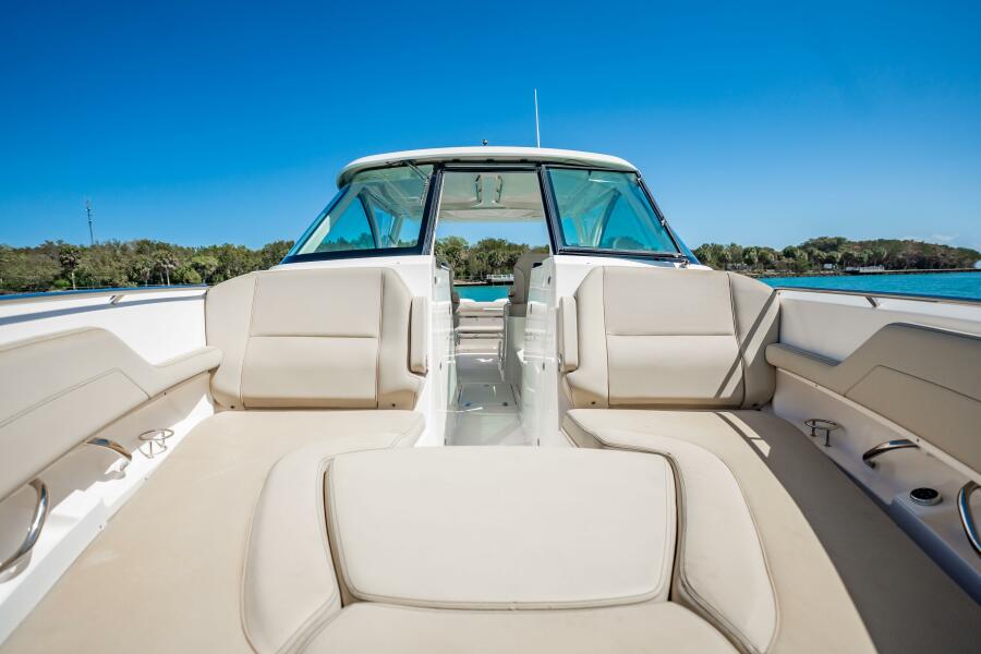 32' 2017 Pursuit DC 325