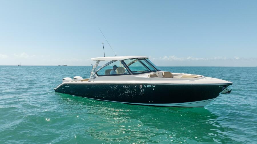 32' 2017 Pursuit DC 325