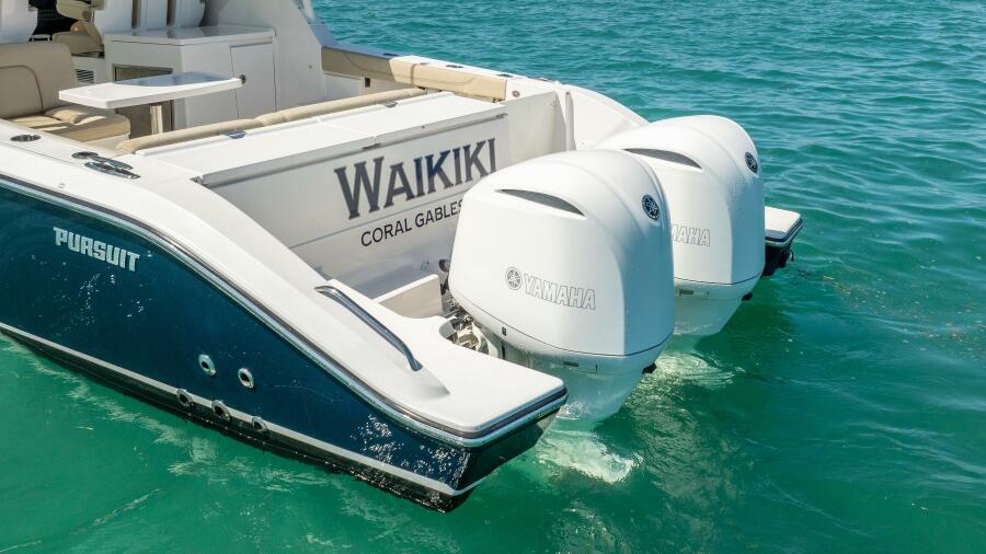 32' 2017 Pursuit DC 325