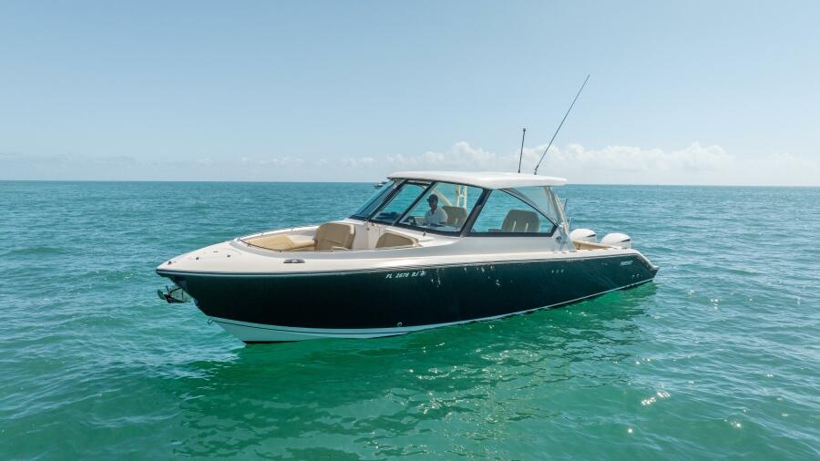 32' 2017 Pursuit DC 325