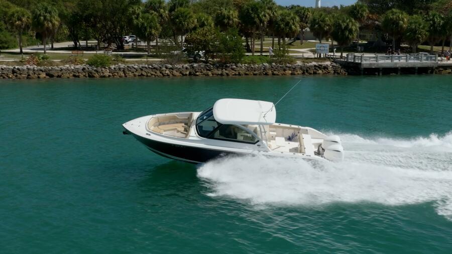 32' 2017 Pursuit DC 325