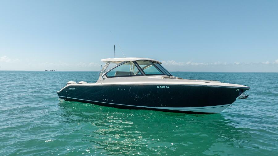 32' 2017 Pursuit DC 325