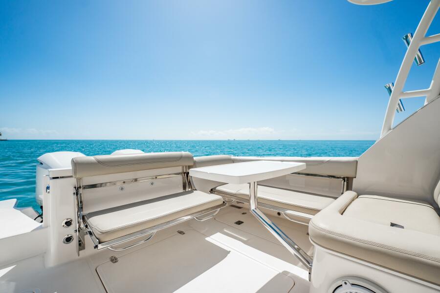 32' 2017 Pursuit DC 325