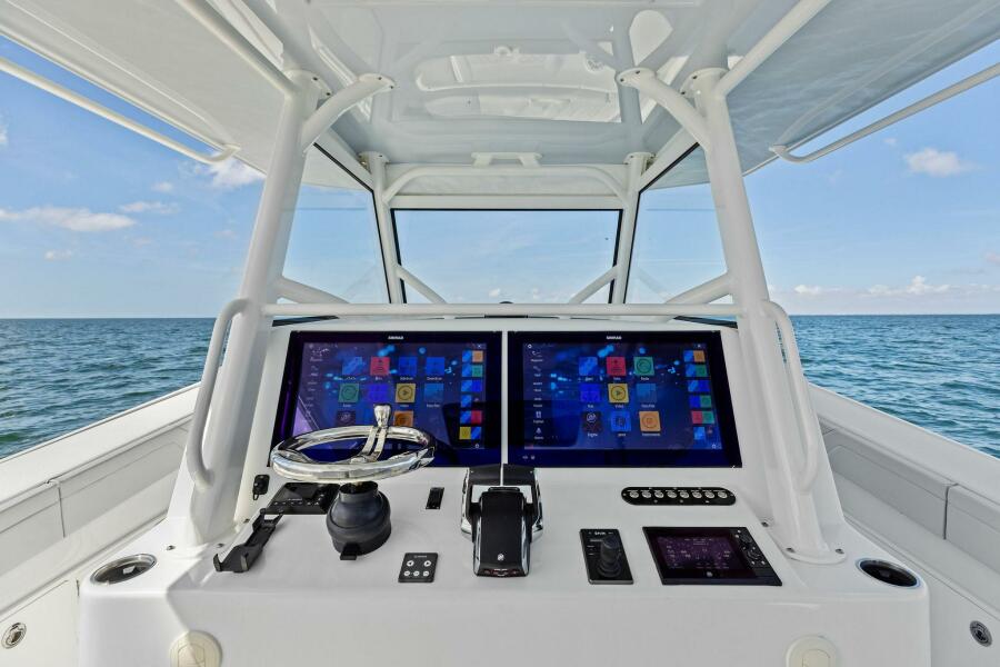 42' 2024 Yellowfin 42 Offshore