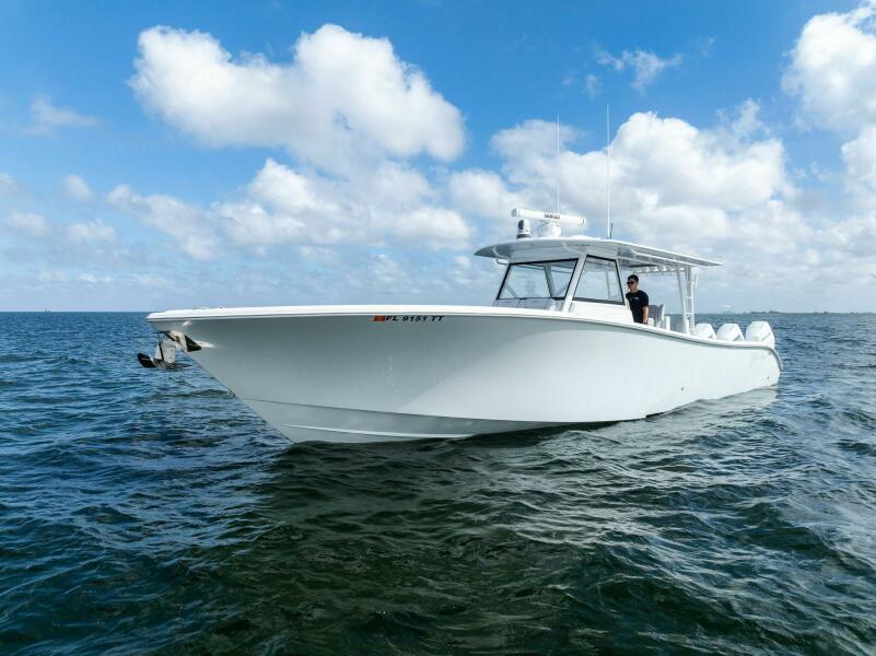 42' 2024 Yellowfin 42 Offshore