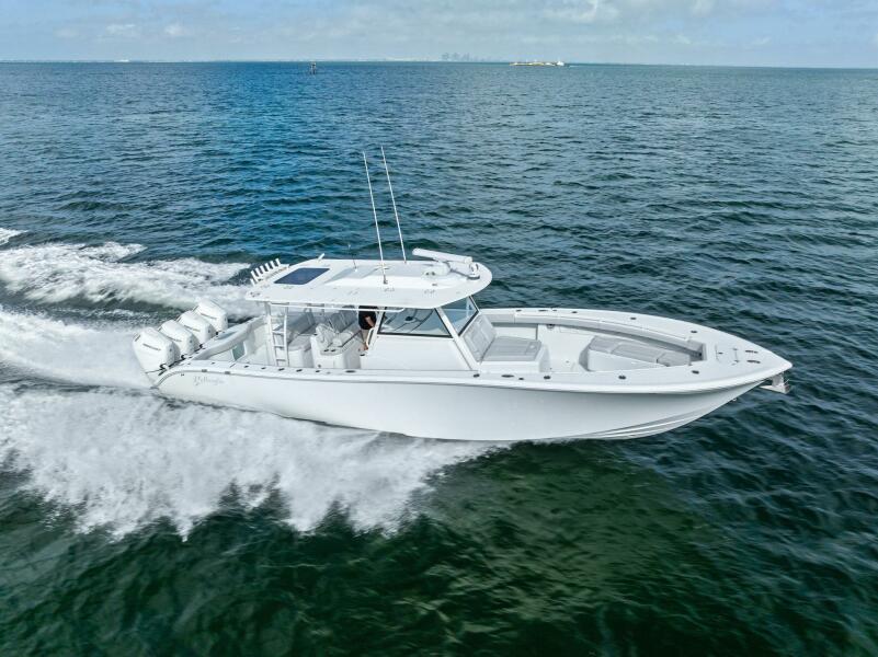 42' 2024 Yellowfin 42 Offshore