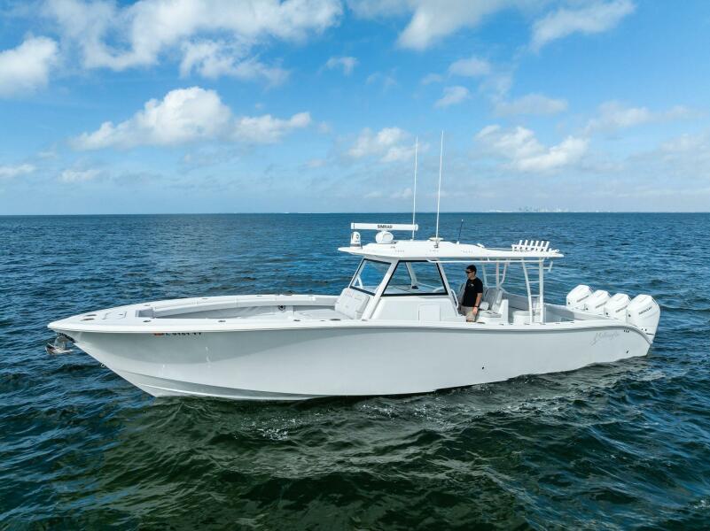 42' 2024 Yellowfin 42 Offshore