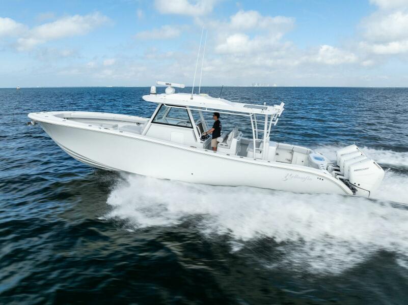 42' 2024 Yellowfin 42 Offshore