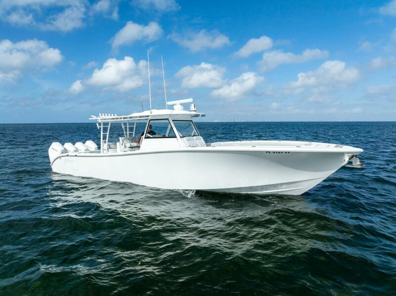 42' 2024 Yellowfin 42 Offshore