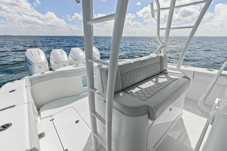 42' 2024 Yellowfin 42 Offshore