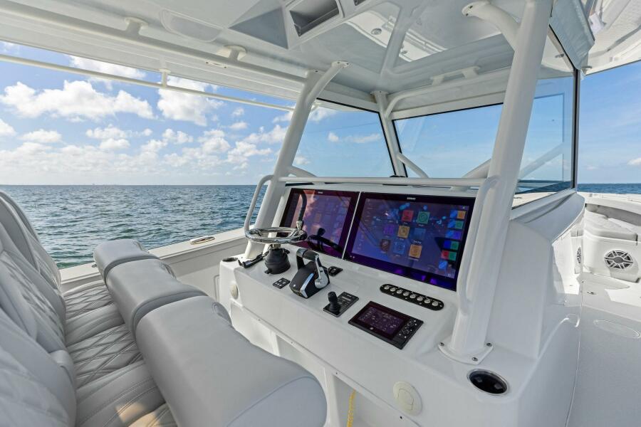 42' 2024 Yellowfin 42 Offshore