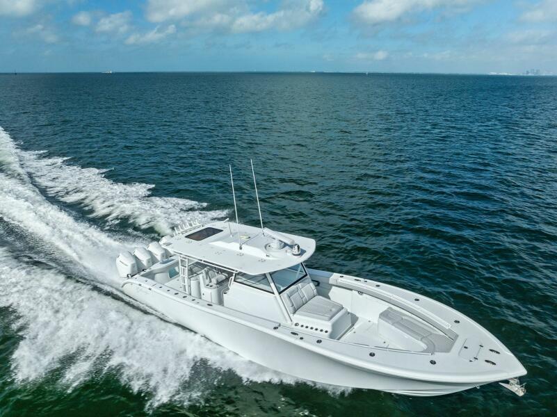 42' 2024 Yellowfin 42 Offshore
