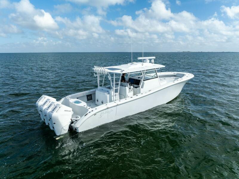 42' 2024 Yellowfin 42 Offshore