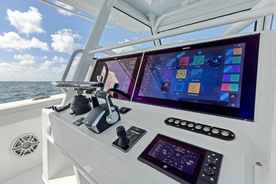 42' 2024 Yellowfin 42 Offshore