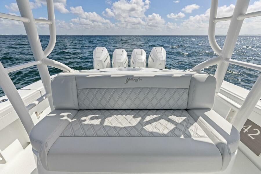 42' 2024 Yellowfin 42 Offshore