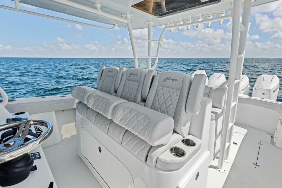 42' 2024 Yellowfin 42 Offshore