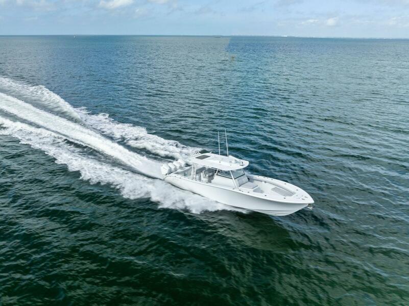 42' 2024 Yellowfin 42 Offshore