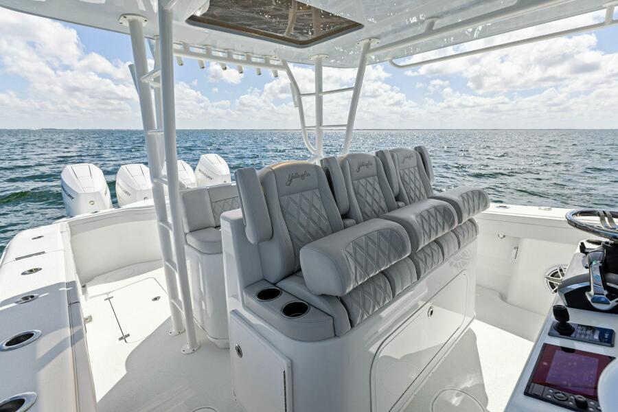 42' 2024 Yellowfin 42 Offshore