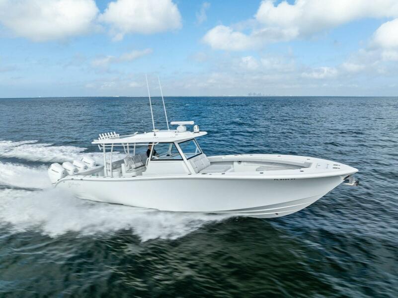 42' 2024 Yellowfin 42 Offshore