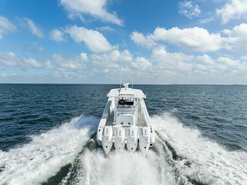 42' 2024 Yellowfin 42 Offshore