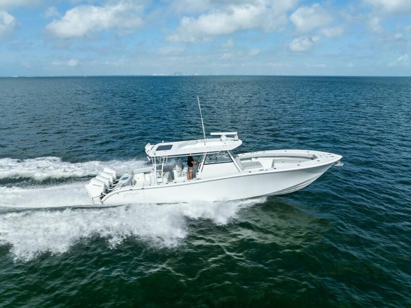 42' 2024 Yellowfin 42 Offshore