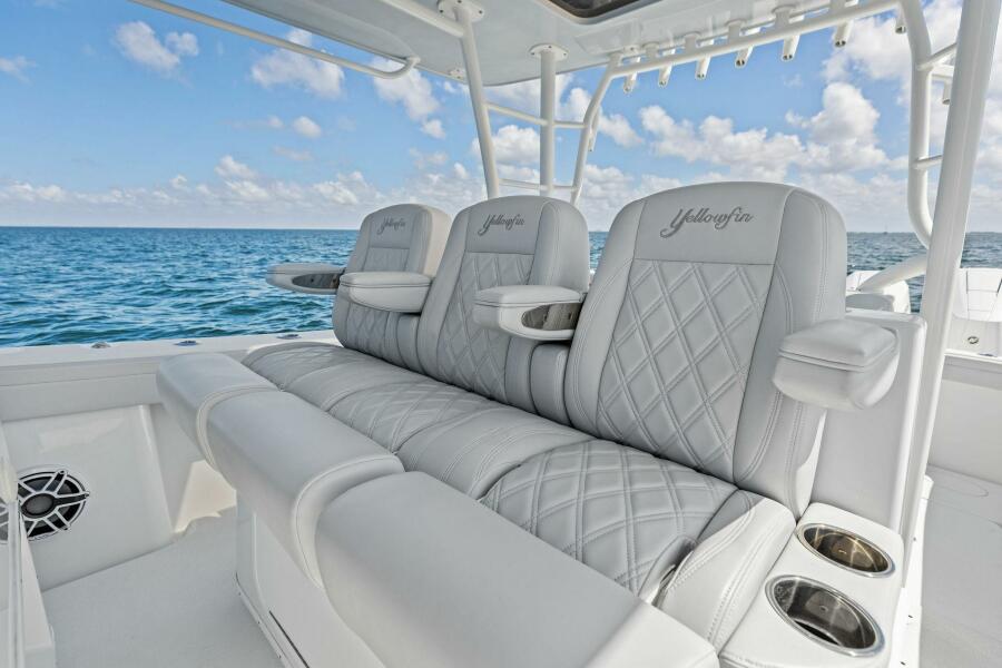 42' 2024 Yellowfin 42 Offshore