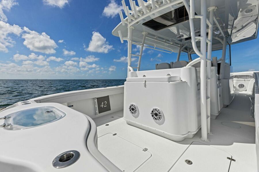 42' 2024 Yellowfin 42 Offshore