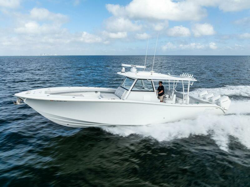 42' 2024 Yellowfin 42 Offshore