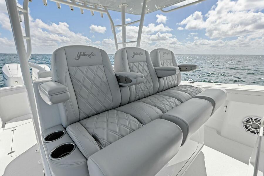 42' 2024 Yellowfin 42 Offshore