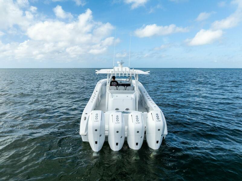 42' 2024 Yellowfin 42 Offshore