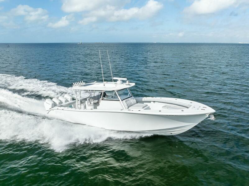 42' 2024 Yellowfin 42 Offshore
