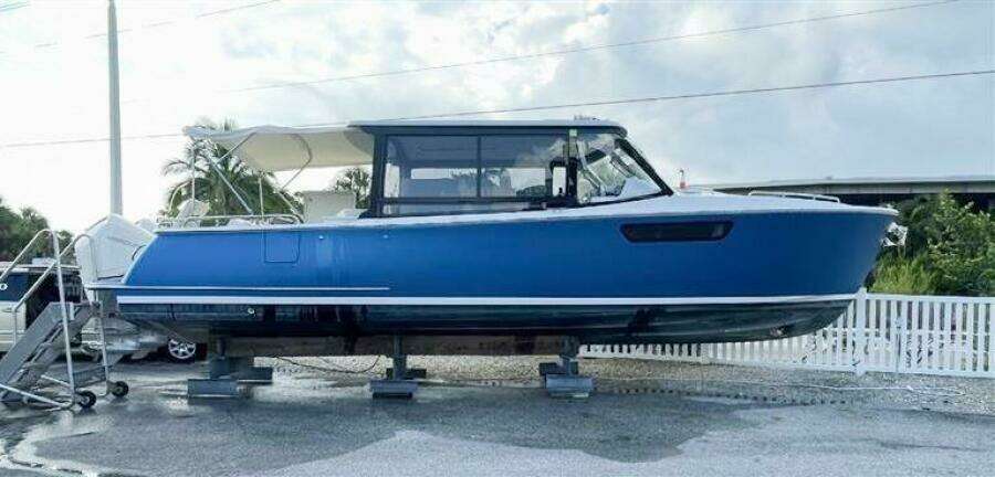 Lucky Boys 38ft MJM Yacht For Sale