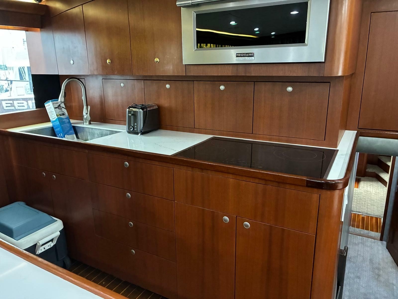 61' 2001 Buddy Davis SPORTFISH