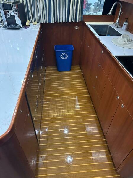 61' 2001 Buddy Davis SPORTFISH