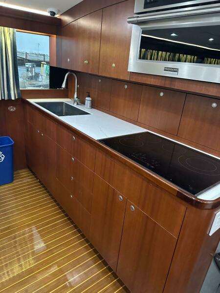 61' 2001 Buddy Davis SPORTFISH