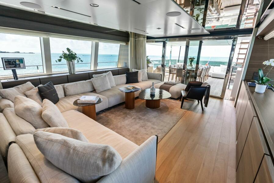 108' 2023 Custom Line 33 Navetta