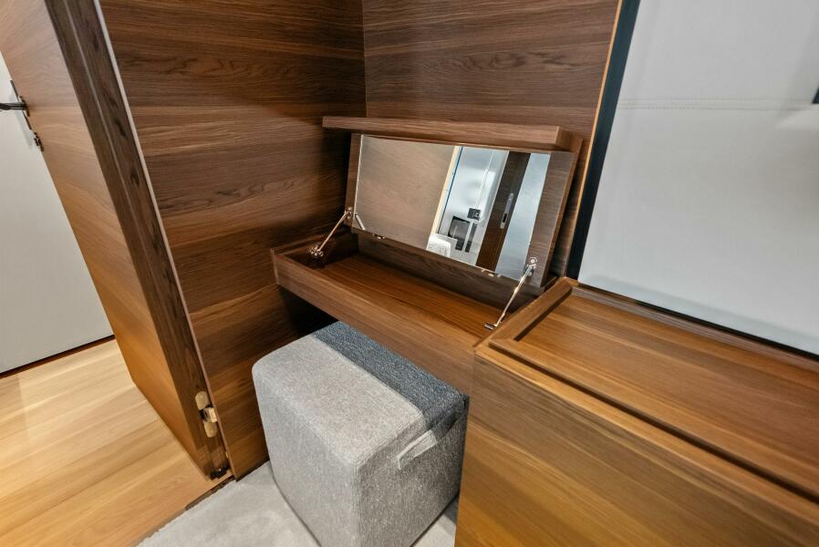 108' 2023 Custom Line 33 Navetta