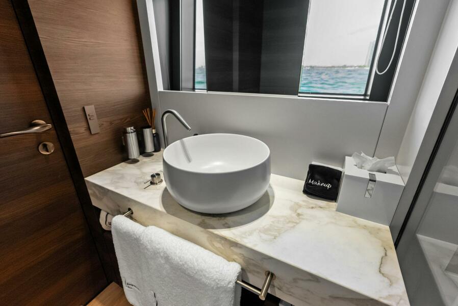 108' 2023 Custom Line 33 Navetta