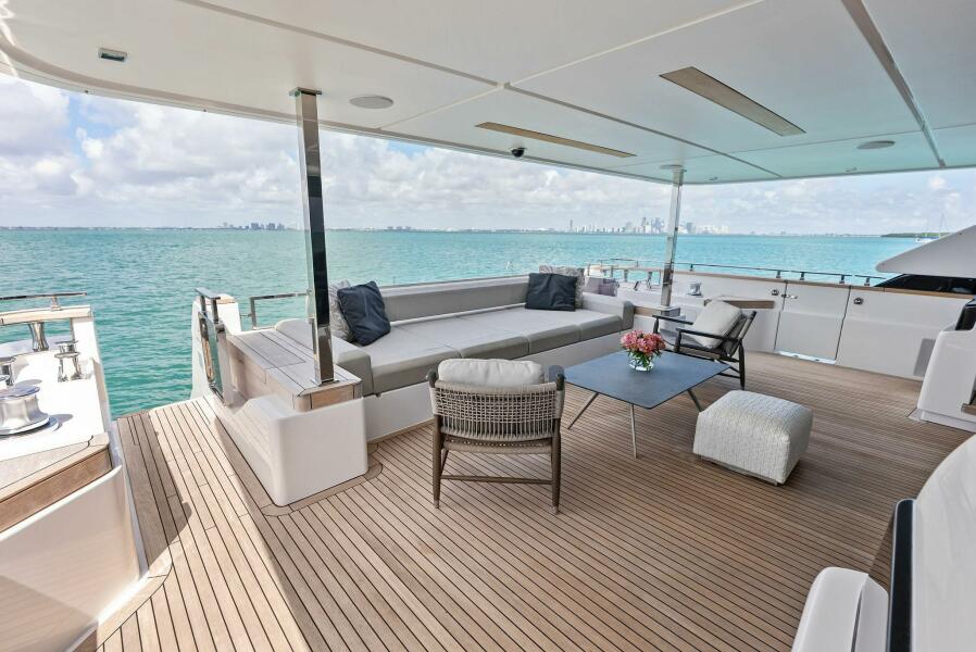 108' 2023 Custom Line 33 Navetta