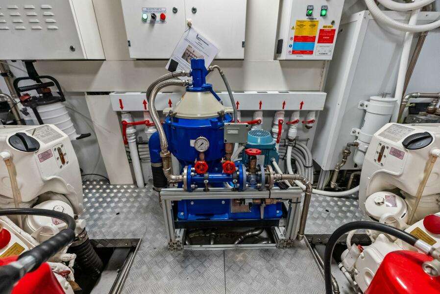 108' 2023 Custom Line 33 Navetta