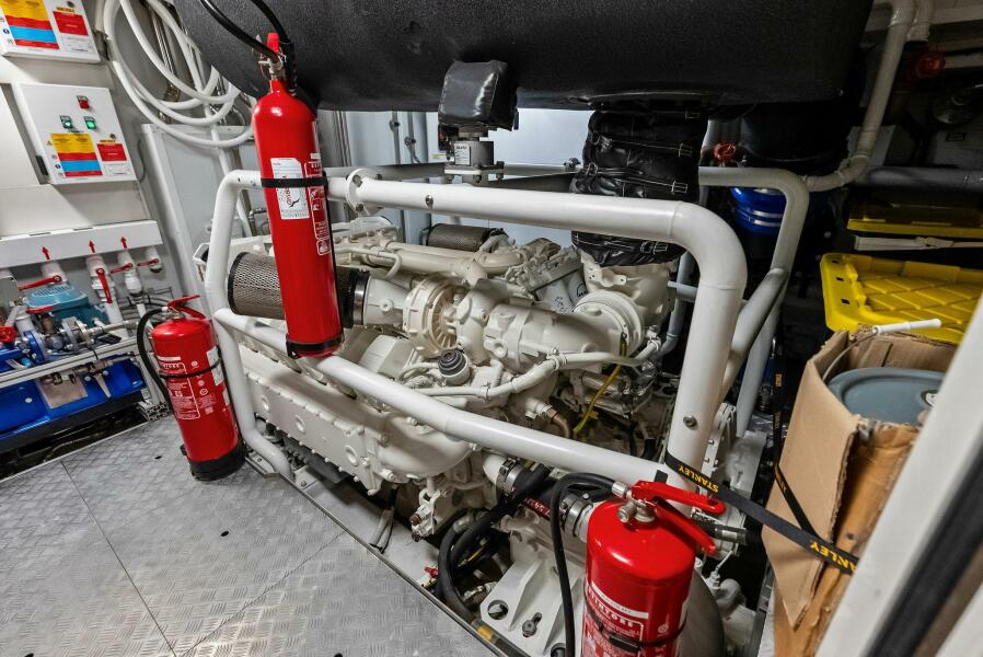 108' 2023 Custom Line 33 Navetta