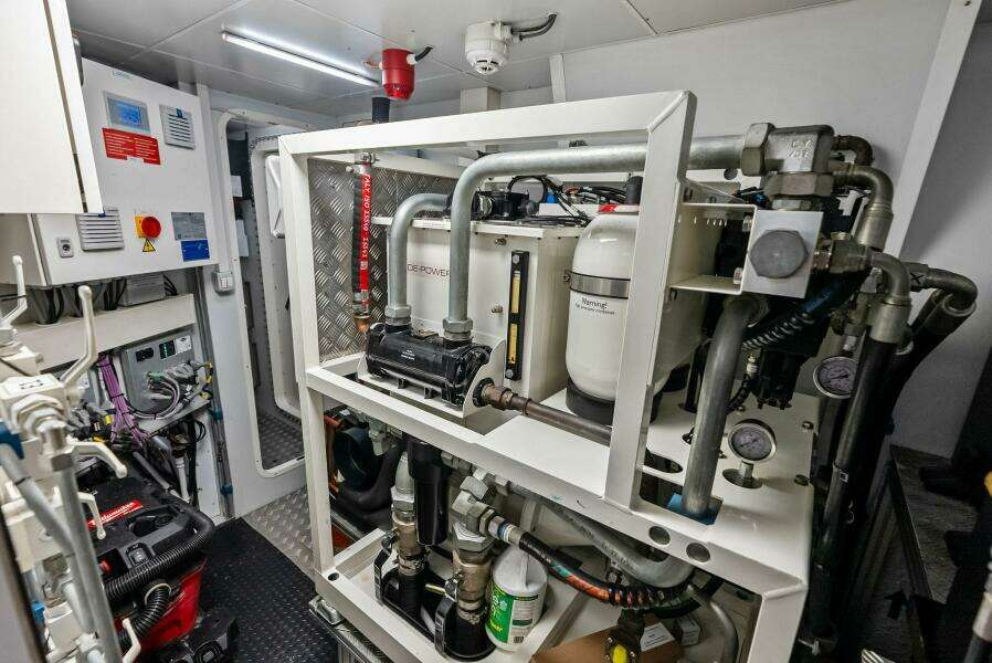 LUMPASAURUS 108ft Custom Line Yacht For Sale