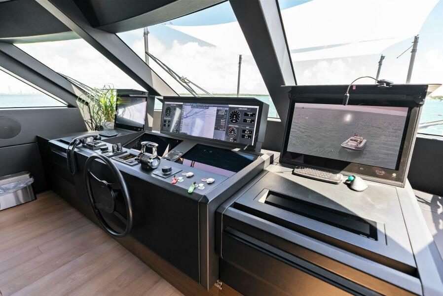108' 2023 Custom Line 33 Navetta