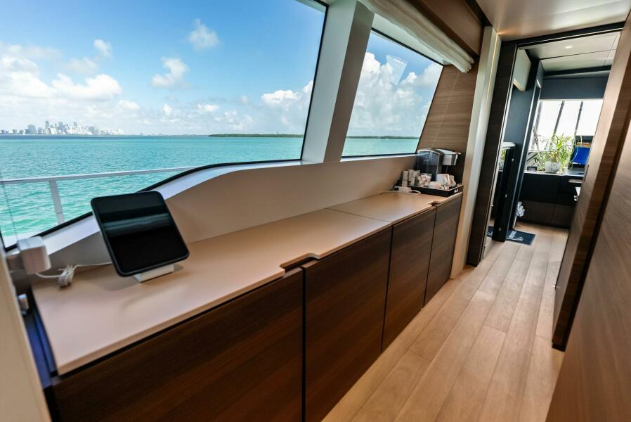 108' 2023 Custom Line 33 Navetta