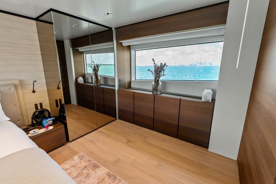 108' 2023 Custom Line 33 Navetta